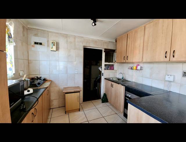 3 BEDROOM HOUSE TO LET IN RUYTERWACHT